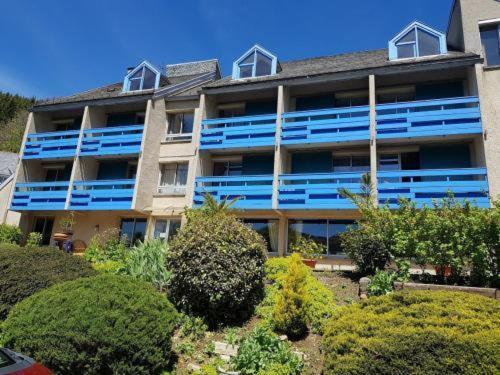 Le Castel Du Cantal Groupe Village Fani Thiezac Экстерьер фото