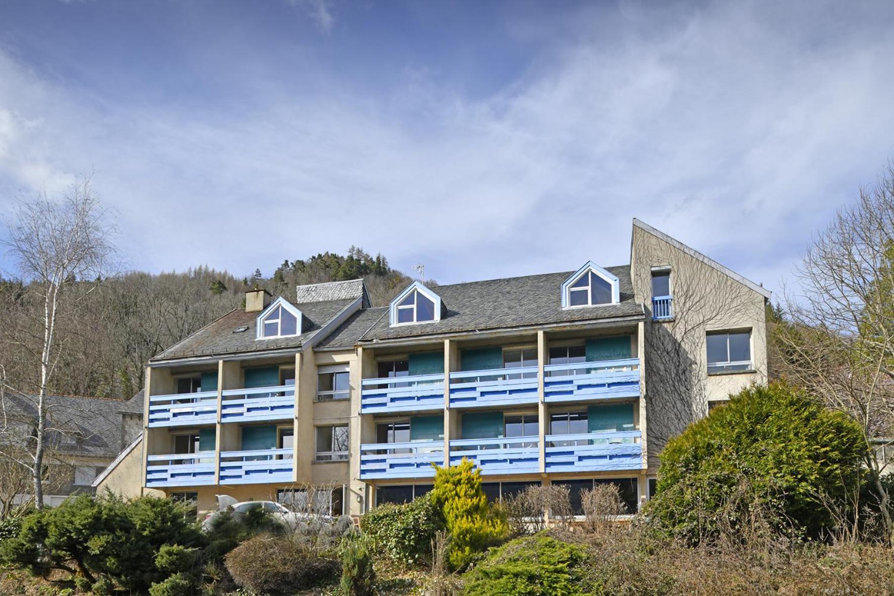 Le Castel Du Cantal Groupe Village Fani Thiezac Экстерьер фото