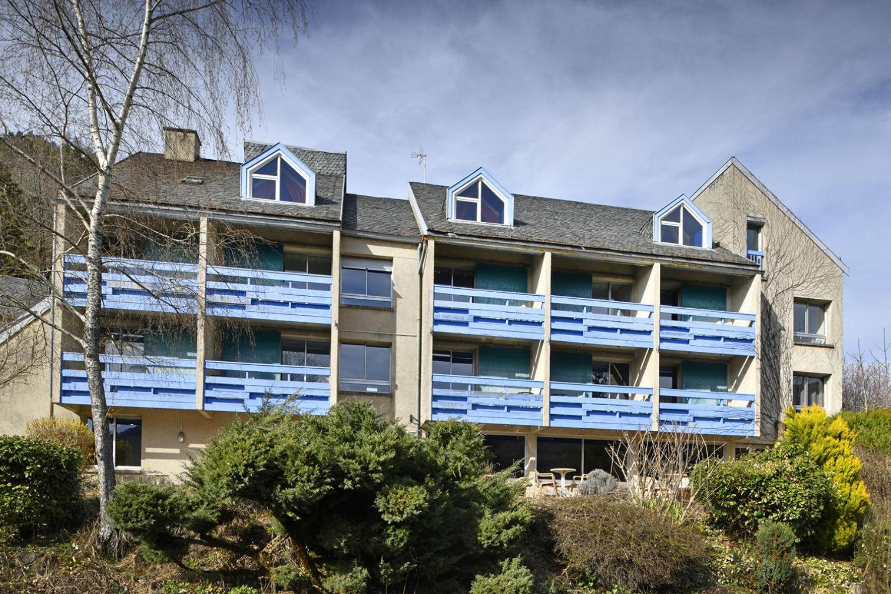 Le Castel Du Cantal Groupe Village Fani Thiezac Экстерьер фото